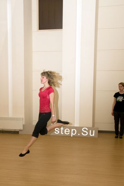 Прыжки на занятиях по ирландскому танцу Ирландские танцы - занятия в школе танца в Химках Нажмите, чтобы посмотреть в полный размер 