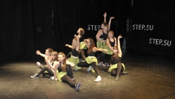 Девченки - танцуют джаз фанк на миниПоказахjazz_funk_vystuplenie_himki_moskva_STE7816_28229.jpg Джаз-фанк группа танцоров в Химки